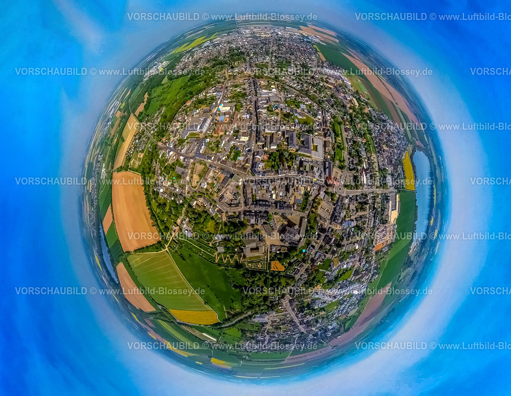 Zuelpich240590122Zuelpich | Luftbild, Ortsansicht und Wohngebiet Stadtmitte, Erdkugel, Fisheye Aufnahme, Fischaugen Aufnahme, 360 Grad Aufnahme, tiny world, little planet, fisheye Bild, Zülpich, Nordrhein-Westfalen, Deutschland