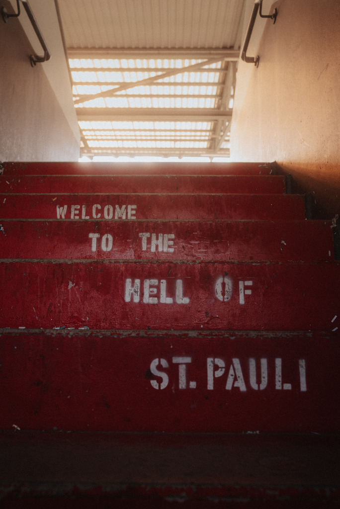 _DSC2396-2 | Der offizielle Shop für FC St. Pauli Fotos. Wähle aus Spielszenen & Fanmomenten dein FCSP Wunschformat. Wir liefern Millerntor-Atmosphäre.
