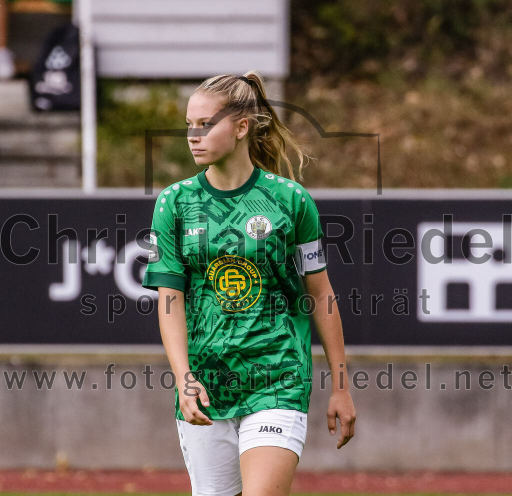 2023-10-07_031_FC_Forstern_gegen_Karlsruher_SC | Forstern, Deutschland, 07.10.2023:
Fußball, B-Juniorinnen-Bundesliga Süd 2023 / 2024, 4. Spieltag, FC Forstern gegen Karlsruher SC, Endergebnis: 1:1

Yanica Moritz (FC Forstern, #17)

Foto: Christian Riedel / fotografie-riedel.net