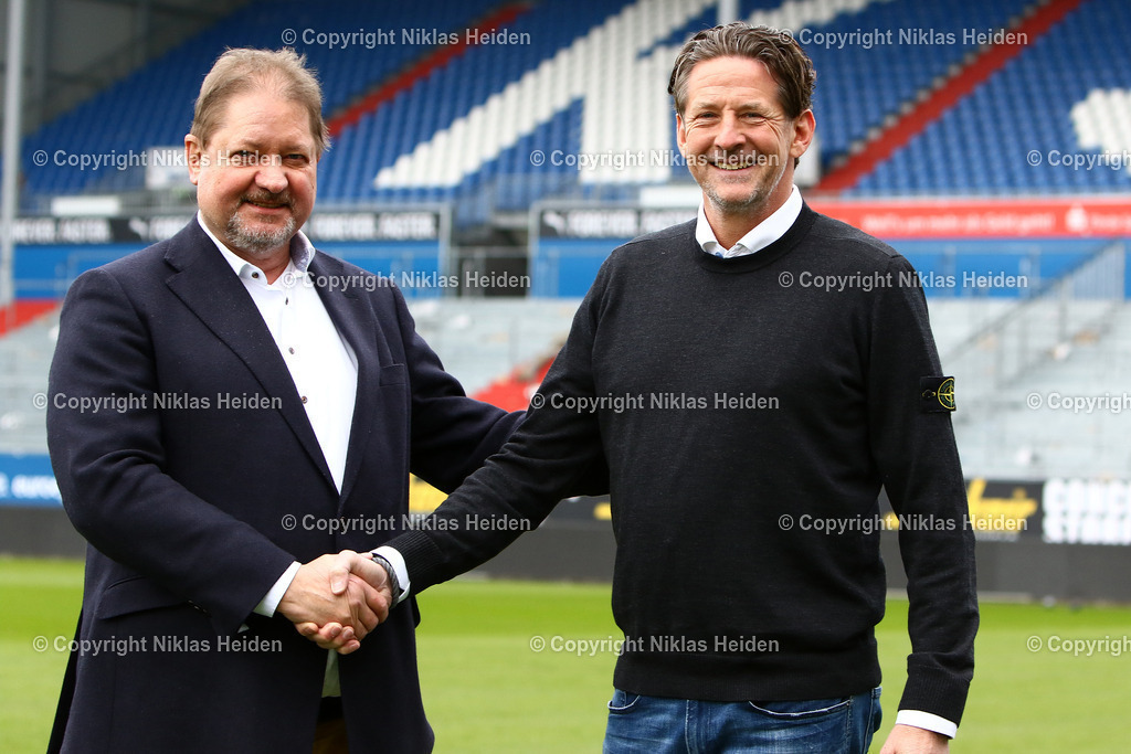 NH_HolsteinKiel_Pressekonferenz_CarstenWehlmann_11032024 | Dr. Stefan Tholund (Aufsichtsratvorsitzender, Holstein Kiel) und Carsten Wehlmann (Geschäftsführer Sport, Holstein Kiel)

Pressekonferenz I Geschäftsführer Sport I 11.03.2024