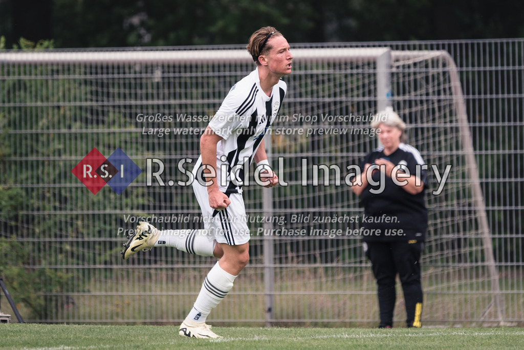 RS-1-059180 | 3:0 - Ede Mika Zimmermann (#18, ETSV, Torschütze), Calvin Ogara (#3, ETSV)