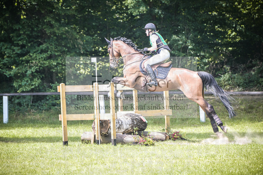 DOS_8745 | Entdecke hochwertige Reitturnierfotos von Foto Oger. Professionell, emotional und authentisch – jetzt Lieblingsmomente im Shop bestellen.Deutschlandweite Turnierfotografie. - Realisiert mit Pictrs.com