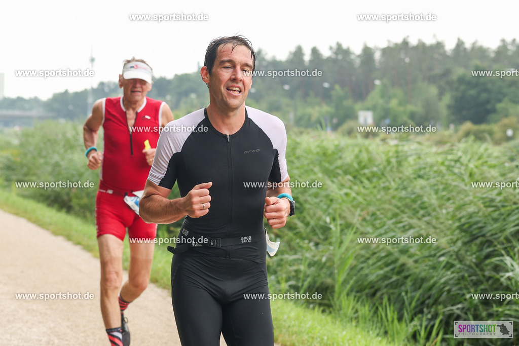 LUR_1775 | 34. M-net Erlanger Triathlon 2025 #erlangertriathlon  #mnettriathlon2025 #mnettriathlon #team #olympischedistanz #mitteldistanz #triathlon #maindonaukanal  #erlangertriathlon2025 #yourpictrs #tv1848 #tv1848erlangen  #triathlonbayern #sportinerlangen #demsportverbunden #sportshot_your_pictrs Copyright: www.sportshot.de