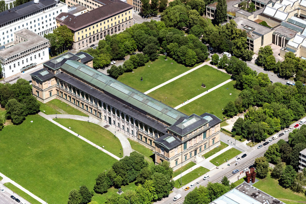 dr__0053926.jpg | MüNCHEN 12.06.2020 Museums- Gebäude- Ensemble " Alte Pinakothek " an der Barer Straße im Ortsteil Maxvorstadt in München im Bundesland Bayern, Deutschland. Weiterführende Informationen bei: Bayerische Staatsgemäldesammlungen Kunstareal München. // Museum building ensemble "Alte Pinakothek" on Barer Strasse in the district Maxvorstadt in Munich in the state Bavaria, Germany. Further information at: Bayerische Staatsgemaeldesammlungen Kunstareal Muenchen. Foto: Daniel Reiter