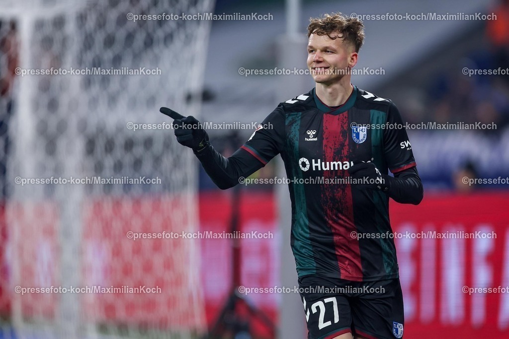 S0401022501066 | 01.02.2025, Fußball, FC Schalke 04 - 1. FC Magdeburg, 2.. Fußball Bundesliga, 20. Spieltag, Veltins-Arena Gelsenkirchen, Saison 2024 2025: Torjubel nach dem 4:0 durch Philipp Hercher (1.FC Magdeburg #27)DFB regulations prohibit any use of photographs as image sequences and or quasi-video.