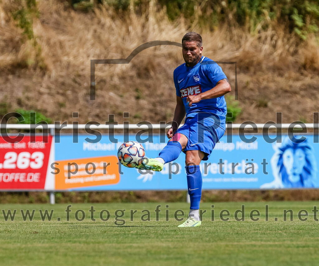 2023-07-22_061_FC_Eitting_gegen_FC_Moosinning | Eitting, Deutschland, 22.07.2023:
Fußball, Kreisliga 2023 / 2024, Testspiel, FC Eitting gegen FC Moosinning, Endergebnis: 0:4

Christoph Härtl (FC Eitting, #23)

Foto: Christian Riedel / fotografie-riedel.net