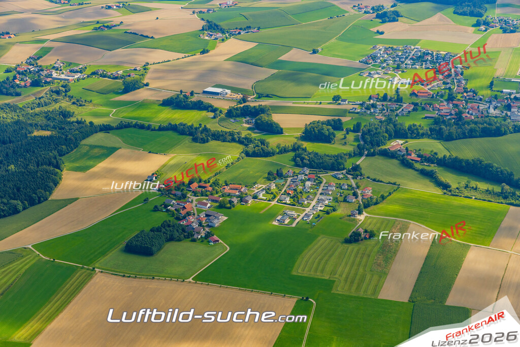 Klassische Luftaufnahme ohne Drohne zeigt:Dunzing bei Pattigham - Die Luftbildaufnahme wurde 2025 vom UL-Flugzeug heraus erstellt ( keine Drohne ) - Hochauflösende Luftaufnahme -Nicht vergleichbar mit Google Maps oder Satelittenbilder- Die Geschenkidee !Mit Lizenz und Bildrechte bestellbar