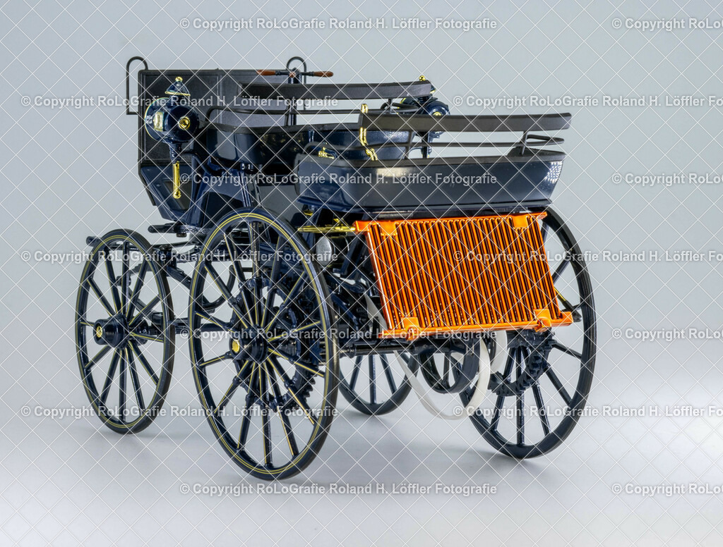 Fahrzeug_05 | Modellfahrzeug in Modellandschaft - Realisiert mit Pictrs.com