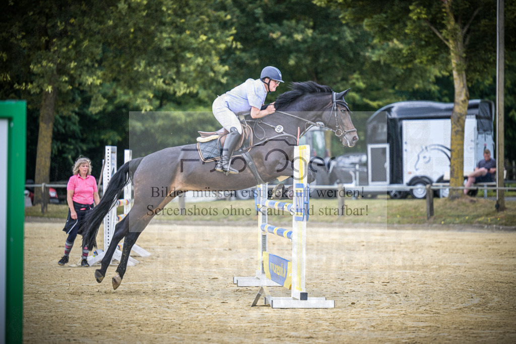 DOS_0698 | Entdecke hochwertige Reitturnierfotos von Foto Oger. Professionell, emotional und authentisch – jetzt Lieblingsmomente im Shop bestellen.Deutschlandweite Turnierfotografie. - Realisiert mit Pictrs.com