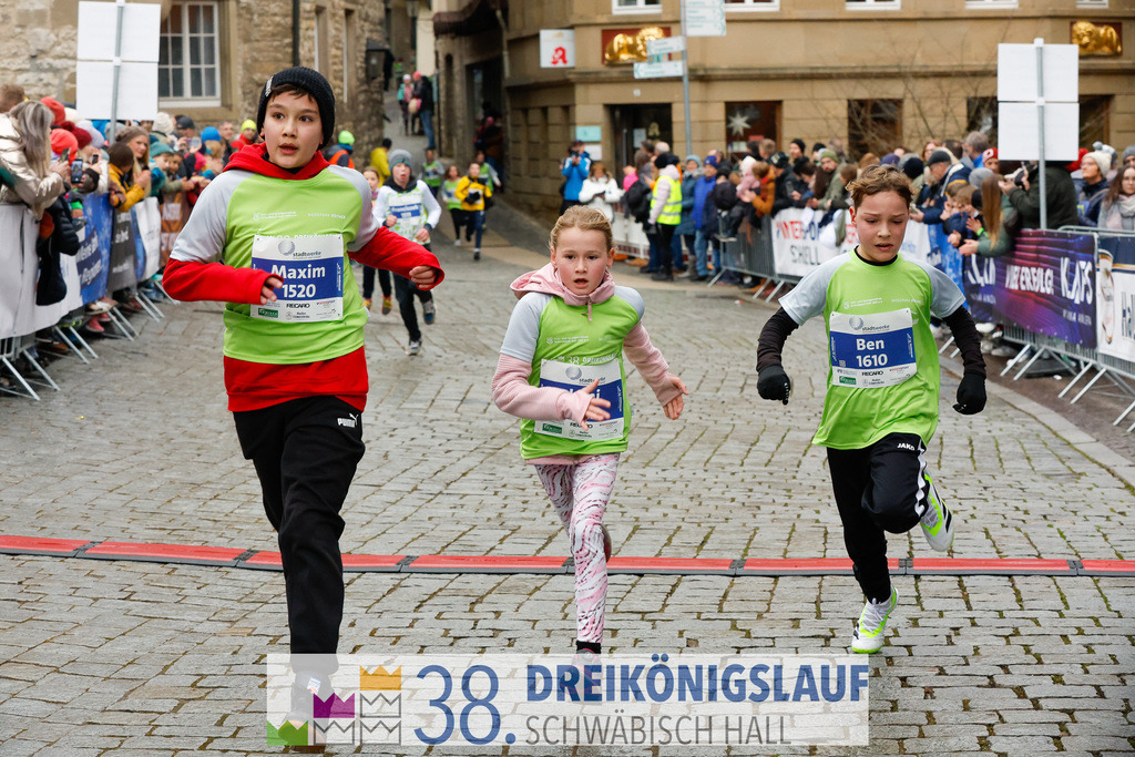 1700m Stadtwerke Jugendlauf | 3 Koenigslauf 2024 1700m Stadtwerke Jugendlauf - Realisiert mit Pictrs.com