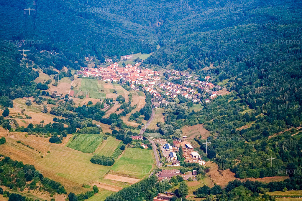 Luftbild: Ortsansicht von Osten im Ortsteil Gräfenhausen in Annweiler im Bundesland Rheinland-Pfalz in Deutschland. Foto: IMG_12043.jpg vom 31.07.2008 durch Werner Riehm/FLY-FOTO.de