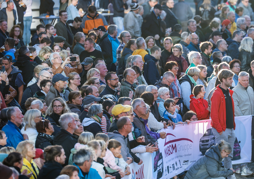 top-top.de 240913-180 | Foto, Video, Fotografie, Videografie, Fotobox, DJ, Discjockey, Musik, Musikbox, Veranstaltung, Photobooth, Amazon, Ebay, Buchtipp, Bestseller, Autor, Verlag, Buch, Wesel, Hamminkeln, NRW, Dinslaken, Rees, Drohne, Hochzeit, Party, Fotobox, Wesel, Fotograf