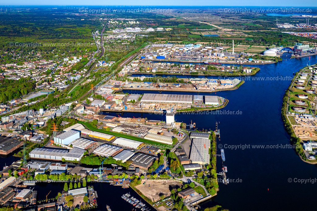 Hamburg_Harburg_Seehafen_ELS_0185270425 | HAMBURG 27.04.2025 Kaianlagen und Schiffs- Anlegestellen an den Hafenbecken an der Süderelbe in Hamburg, Deutschland. Weiterführende Informationen bei: Hafen Hamburg Marketing e.V. (HHM),  Handelshof Management GmbH,  Jöhnk Werft GmbH,  Stiftung Berufliche Bildung. // Quays and boat moorings at the port of the inland port on the southern Elbe in Hamburg, Germany. Further information at: Hafen Hamburg Marketing e.V. (HHM),  Handelshof Management GmbH,  Joehnk Werft GmbH,  Stiftung Berufliche Bildung. Foto: Martin Elsen