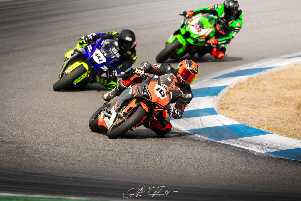 Ducati Trackday Hockenheimring 2026 | Entdecken Sie die faszinierende Welt von Alexander Tschuncky Arts: Kreative Fotografie, atemberaubende Automobilkunst und hochwertiger Bilderdruck. Lassen Sie sich inspirieren! - Realisiert mit Pictrs.com