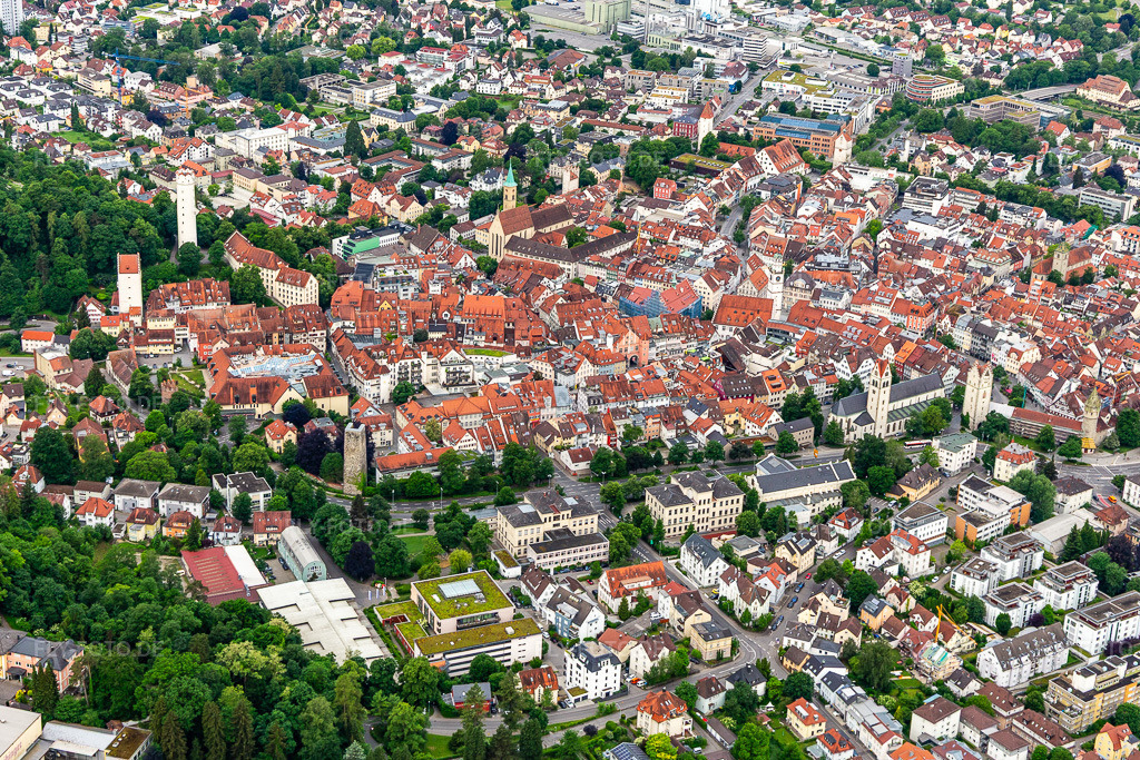 Luftbild: Altstadt in Ravensburg im Bundesland Baden-Württemberg in Deutschland. – Foto: IMG_131951.jpg vom 26.05.2022 durch Werner Riehm/FLY-FOTO.de – Auflösung des Originals: 5262 x 3508 px – Stadt Ravensburg