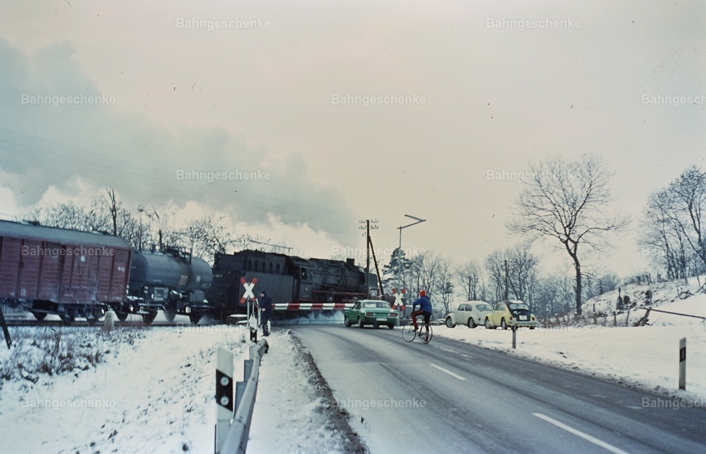 Bild0012 | Stöbern Sie durch einzigartige Aufnahmen und finden die perfekte Aufnahme für jeden Eisenbahnentheusiast! Stellen Sie sich aus einer Reihe von Möglichkeiten wie der Druck auf Leinwände, Fotoposter, Kalender oder Magnetfotos Ihr Geschenk zusammen - Realisiert mit Pictrs.com