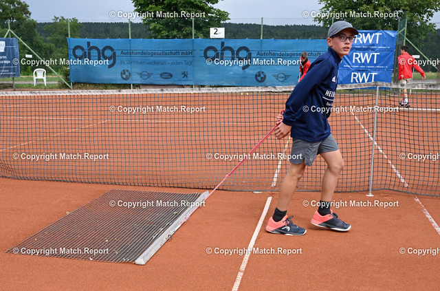 Tennis Frauen ITF Tour AHG BMW Cup Bildechingen 2023 | Tennis Frauen ITF Tour AHG BMW Cup Bildechingen 2023     26.07.2023
Platzpflege;
Joris Ganswind zieht den Platz ab
FOTO: ULMER Pressebildagentur
xxNOxMODELxRELEASExx