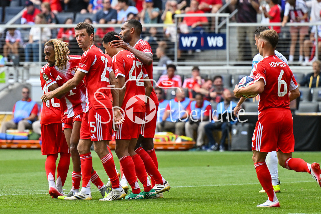 FC Bayern München - TQL Stadium | Jubel der Bayern nach dem Treffer zum 8-0 durch. Jamal MUSIALA (FC Bayern Muenchen 42) / Tor / Torschuetze / Freude / Happy / FIFA Club World Cup: FC Bayern Muenchen - Auchkland City FC, TQL Stadium am 15.06.2025 / BLD / ZDF / NOT FOR SALE IN USA