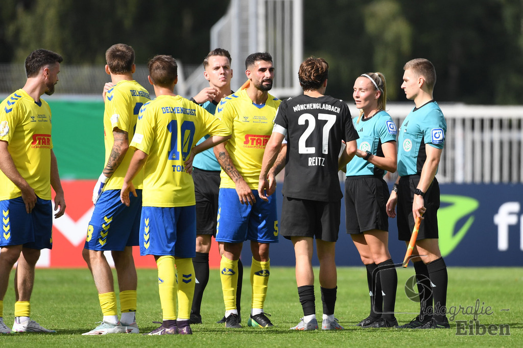 SV Atlas-Delmenhorst-Borussia Mönchengladbach | DFB-Pokal 1. Runde;SV Atlas Delmenhorst (gelb)-Borussia Mönchengladbach (schwarz) am 17.08.2025 in Oldenburg (Marschweg-Stadion), Photo: Philip Eiben 2025 - Realisiert mit Pictrs.com