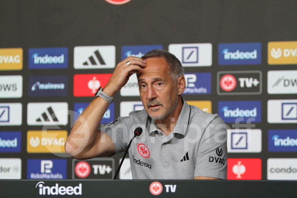 Eintracht Frankfurt Trainer Adi Hütter | Online-Shop | monipfaff.de - Realisiert mit Pictrs.com
