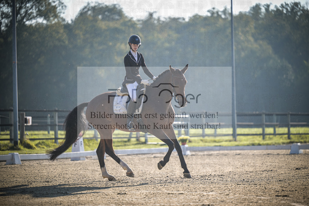 DOS_0221 | Entdecke hochwertige Reitturnierfotos von Foto Oger. Professionell, emotional und authentisch – jetzt Lieblingsmomente im Shop bestellen.Deutschlandweite Turnierfotografie. - Realisiert mit Pictrs.com