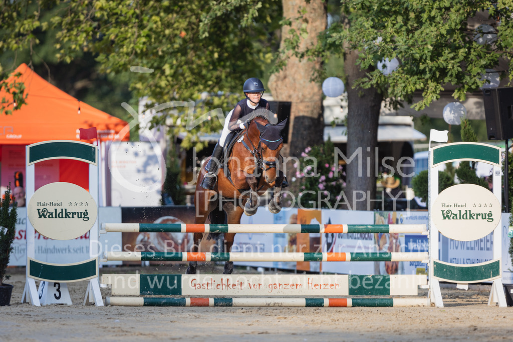 220824_Delbrueck_Stil-A1-329 | Deine schönsten Turniermomente als professionelle Fotos! Entdecke hochwertige Pferdesport-Fotografie im Online-Shop. Jetzt Fotos finden & bestellen!