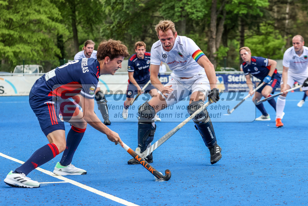 MJ_2023-05-13 Herren CHTC - MHC-43 | Hugo von Montgelas (Mannheimer HC #8) & Niklas Wellen (Crefelder HTC #10), Crefelder HTC - Mannheimer HC am 13.5.2023 in der Gerd-Wellen-Sportanlage, Krefeld