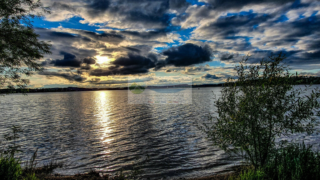 Sonnenuntergang am Förmitzspeicher - Unwetter zieht auf | Impressionen rund um Hochfranken - Frankenwald - Fichtelgebirge - Realisiert mit Pictrs.com