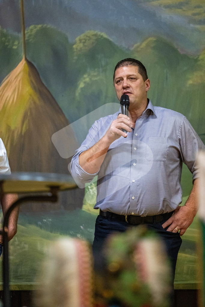 SKE100J_4769 | Die Schwinger des Schwyzer Kantonalen Schwingerverbandes: Fotos, die Dynamik und Leidenschaft festhalten, sowie emotionale Momente aus dem traditionellen Schwingsport zeigen. - Realisiert mit Pictrs.com