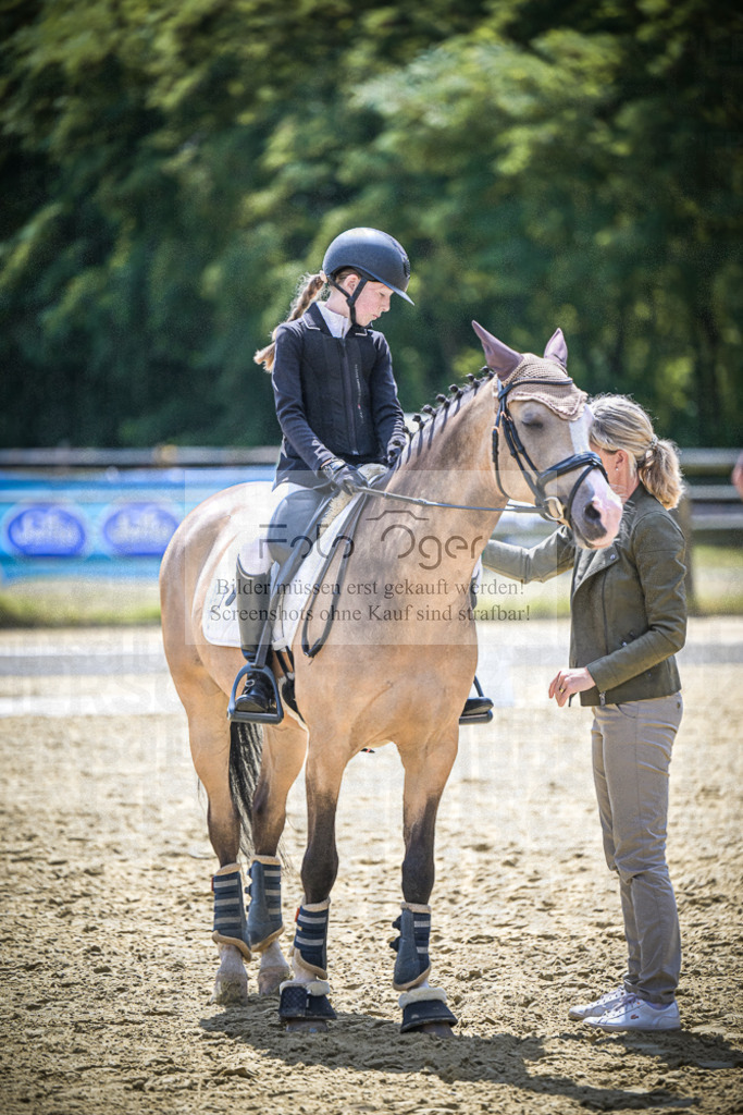 DOS_3598 | Entdecke hochwertige Reitturnierfotos von Foto Oger. Professionell, emotional und authentisch – jetzt Lieblingsmomente im Shop bestellen.Deutschlandweite Turnierfotografie. - Realisiert mit Pictrs.com