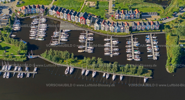 Greifswald12084071 | Yachthafen Greifswald, Ryck, Hafen mit bunten Häusern, Holzteichstraße, Bootspark GbR York von Raven,  Greifswald, Peene, Mecklenburg-Vorpommern, Deutschland, Europa