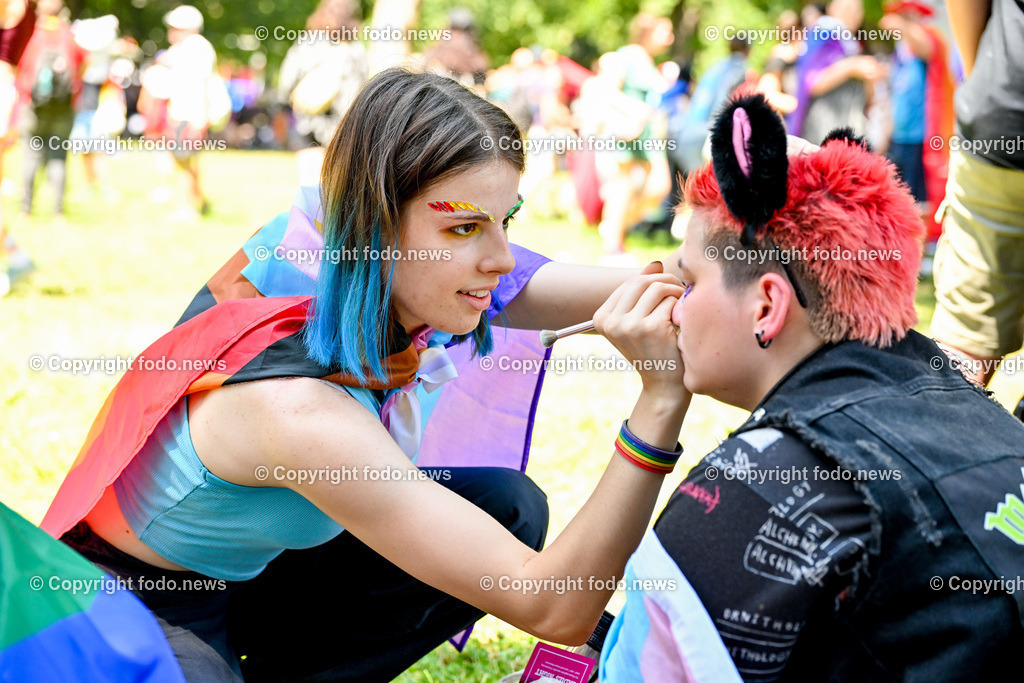 Linzpride 2024_ 06.07.2024-64 | 06.07.2024, Linz, AUT, Linzpride 2024, im Bild Teilnehmer an der Linz Pride 2024