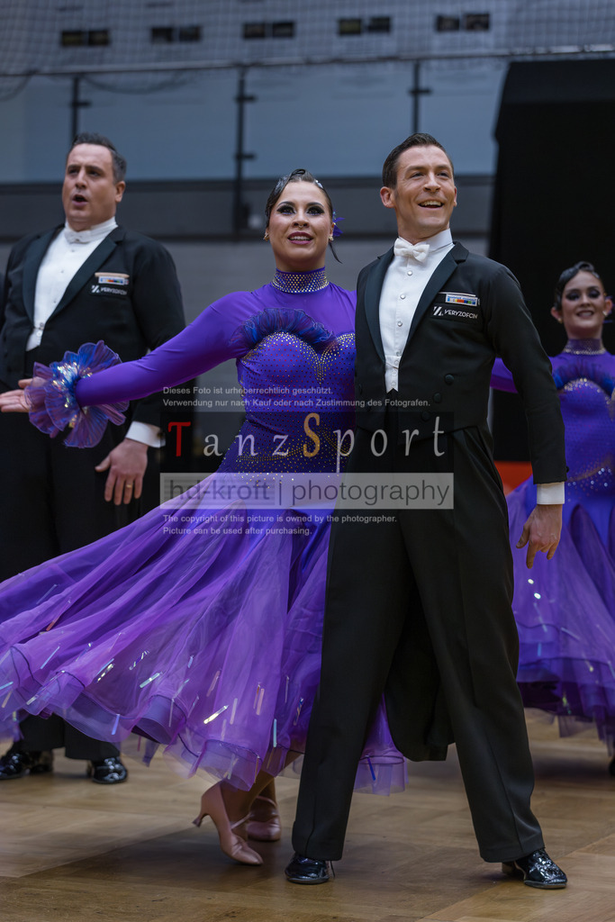 20260110_1BL_Std-Formationen_0863 | Tanzsportbilder, Standardtanz, Lateintanz, WDSF, DTV, LTVB, dancecomp, goc, hessen tanzt, blaues band der spree, walzer, tango, wiener walzer, slowfox, quickstepp, samba, rumba, cha-cha-cha, paso doble. jive, hd-kroft photography, turniertanzsport