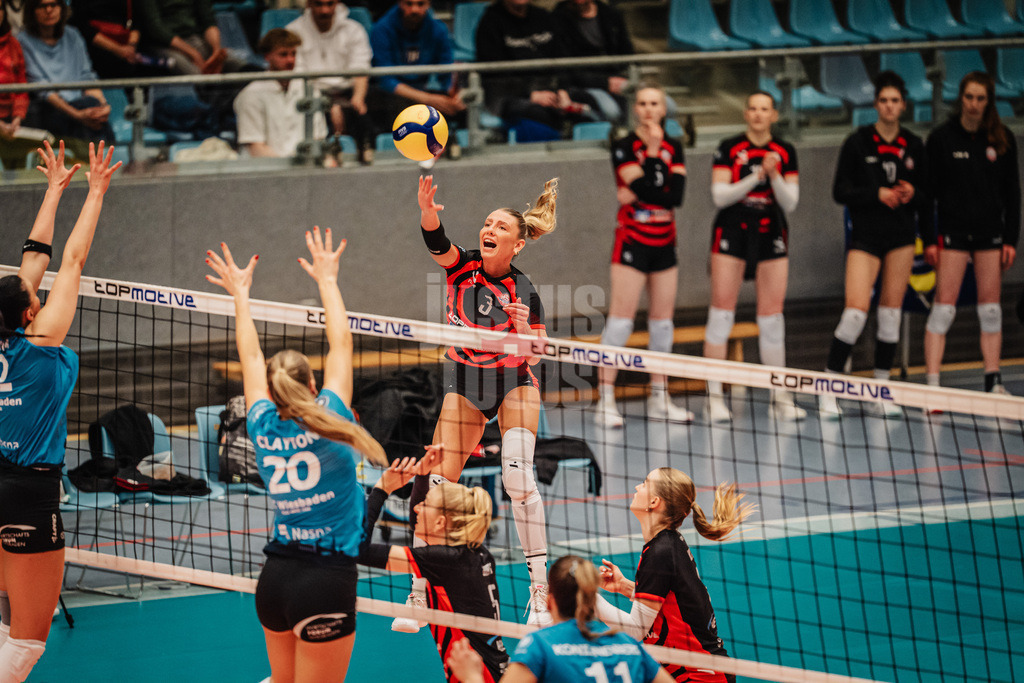 Volleyball | Frauen | Saison 2025/2026 | Volleyball Bundesliga | ETV Hamburger Volksbank Volleys vs. VC Wiesbaden | 14.03.2026 | Lina Köster (#3, ETV Hamburger Volksbank Volleys) beim Angriff