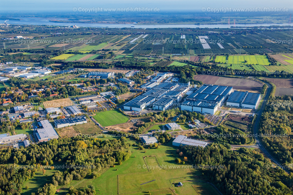 Stade_Airbus_Ottenbeck_ELS_4366091022 | STADE 09.10.2022 Gebäude und Produktionshallen auf dem Fabrikgelände Airbus Deutschland GmbH im Ortsteil Ottenbeck in Stade im Bundesland Niedersachsen, Deutschland. // Building and production halls on the premises Airbus Deutschland GmbH in the district Ottenbeck in Stade in the state Lower Saxony, Germany. Foto: Martin Elsen