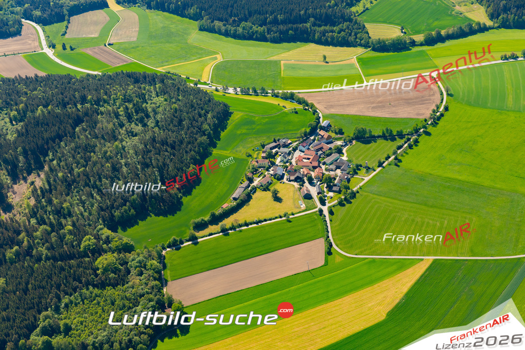 Das Luftbild zeigt : Woppenrieth Tännesberg - Die Luftaufnahme wurde 2024 vom UL-Flugzeug aus erstellt ( keine Drohne ) - Hochauflösende Luftaufnahme - Für grossformatige Ausdrucke geeignet. Die Geschenkidee !Mit Lizenz und Bildrechte bestellbar
