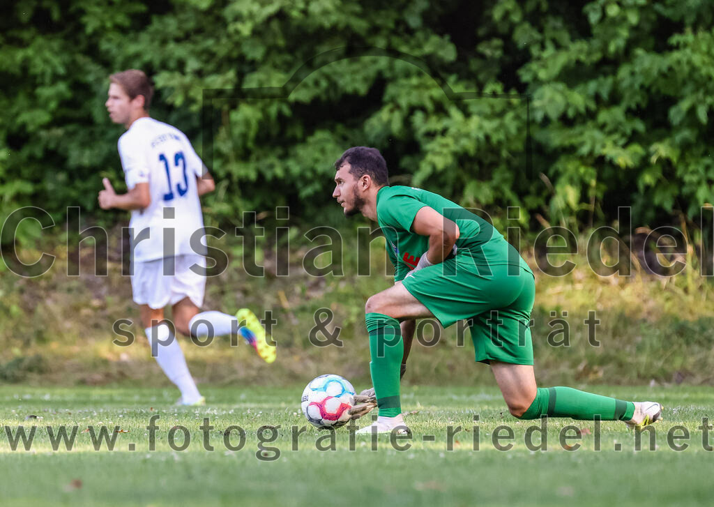 2023-07-18_028_FC_Herzogstadt_gegen_FC_Eitting | Erding, Deutschland, 18.07.2023:
Fußball, TOTO Pokal 2023 / 2024, 1. Spieltag, FC Herzogstadt gegen FC Eitting, Endergebnis: 2:4 n.E.

Torwart Noah Mpatsios (FC Eitting, #1)


Foto: Christian Riedel / fotografie-riedel.net