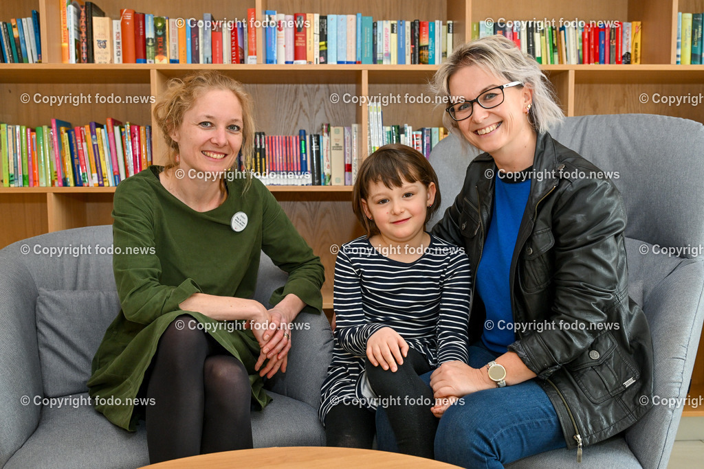 Kokon Rohrbach_ Sarah_ 27.02.2024-11 | 27.02.2024, Rohrbach, AUT, Kokon, Kinderrehazentrum, im Bild Liesa Weiler-Wichtl (Klinische Psychologin Kokon), Sarah (6) mit ihrer Mama Anita Eilmannsberger (41)