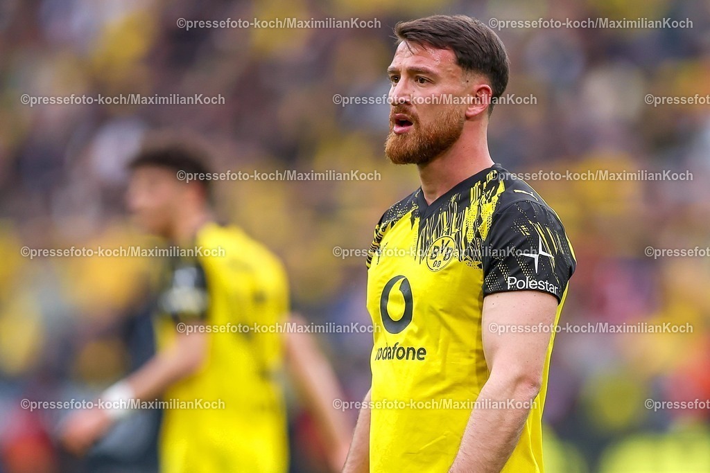 BVB11042601084 | 11.04.2026, Fußball, Borussia Dortmund - Bayer 04 Leverkusen, 1. Fußball Bundesliga, 29. Spieltag, Signal Iduna Park, Saison 2025 2026: Salih Özcan&nbsp;(BVB #06)  DFB regulations prohibit any use of photographs as image sequences and or quasi-video.