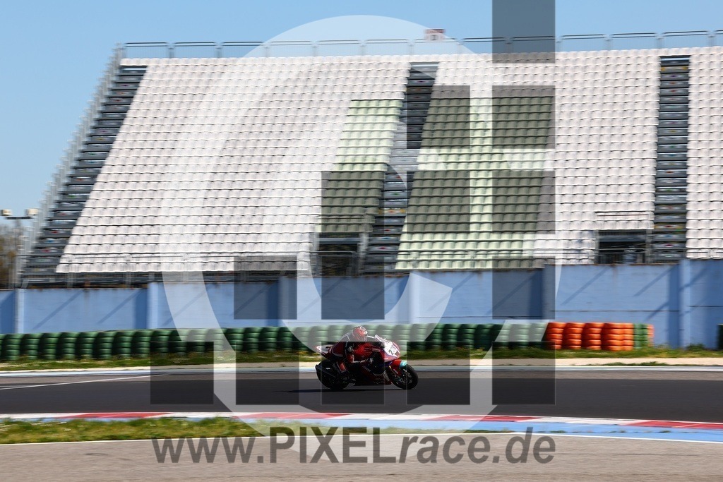 0236-20260404_08518 | Schöne Erinnerungen an spannende Momente - das festzuhalten ist unser Job. PIXELrace.de ist seit 2003 auf den Rennstrecken Europas unterwegs um die Action draußen beim Fahren und die wunderbare Stimmung imm Fahrerlager für euch einzufangen.