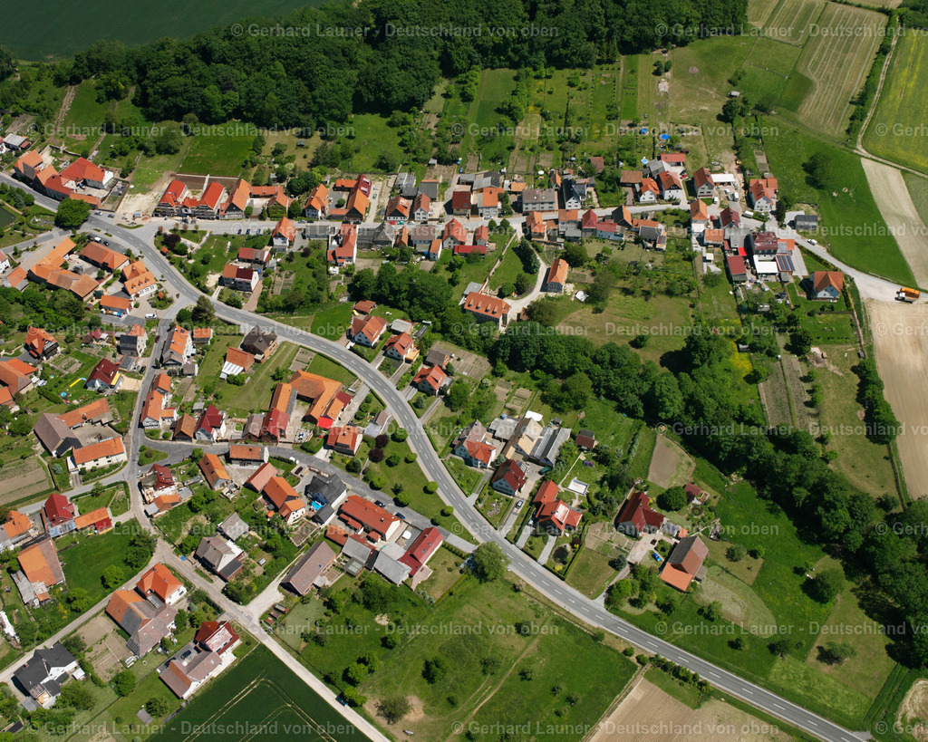 2634296 | KIRCHOHMFELD 09.06.2006 Wohngebiet einer Einfamilienhaus- Siedlung  in Kirchohmfeld im Bundesland Thüringen, Deutschland // Single-family residential area of settlement  in Kirchohmfeld in the state Thuringia, Germany Foto: Gerhard Launer