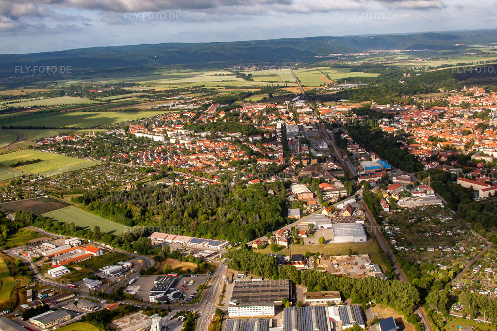 Luftbild: Zentralfriedhof in Quedlinburg im Bundesland Sachsen-Anhalt in Deutschland. Foto: IMG_58433.jpg vom 30.06.2013 durch Werner Riehm/FLY-FOTO.de
