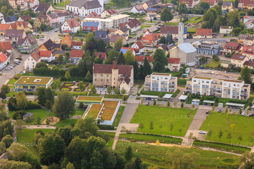 Luftbild: Unteres Schloss am Donaupark in Immendingen im Bundesland Baden-Württemberg in Deutschland. Foto: IMG_102768.jpg vom 25.08.2017 durch Werner Riehm/FLY-FOTO.de
