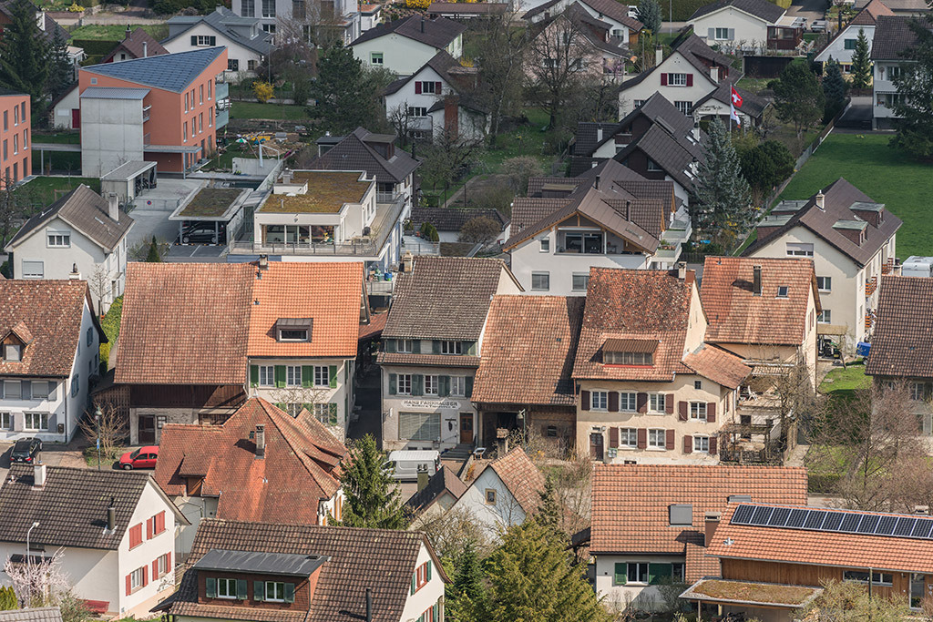 Häuserzeilen | in Bubendorf, Baselland, Schweiz. - Realisiert mit Pictrs.com