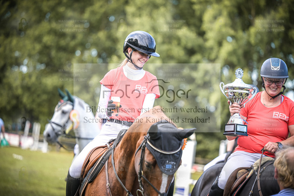 DOS_0107 | Entdecke hochwertige Reitturnierfotos von Foto Oger. Professionell, emotional und authentisch – jetzt Lieblingsmomente im Shop bestellen. - Realisiert mit Pictrs.com