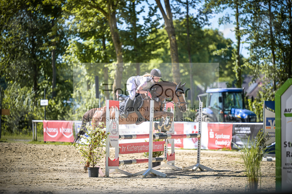 DOS_2860 | Entdecke hochwertige Reitturnierfotos von Foto Oger. Professionell, emotional und authentisch – jetzt Lieblingsmomente im Shop bestellen. - Realisiert mit Pictrs.com