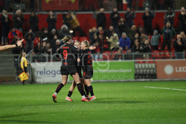Frauen Fußball-Bundesliga; Bayer 04 Leverkusen - 1. FC Köln, 13.02.2026 | ; Bayer 04 Leverkusen - 1. FC Köln an Spieltag 18 der Google Pixel Frauen-Bundesliga am 13.02.2026 im Ulrich-Haberland-Stadion in Leverkusen (Nordrhein-Westfalen). DFL REGULATIONS PROHIBIT ANY USE OF PHOTOGRAPHS AS IMAGE SEQUENCES AND/OR QUASI-VIDEO.