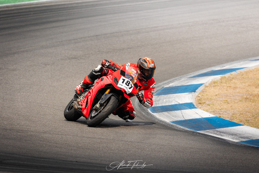 Ducati Trackday Hockenheimring 2026 | Entdecken Sie die faszinierende Welt von Alexander Tschuncky Arts: Kreative Fotografie, atemberaubende Automobilkunst und hochwertiger Bilderdruck. Lassen Sie sich inspirieren! - Realisiert mit Pictrs.com
