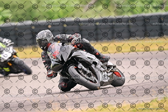 25bt02-0225 | markuskiefer.com - Realisiert mit Pictrs.com