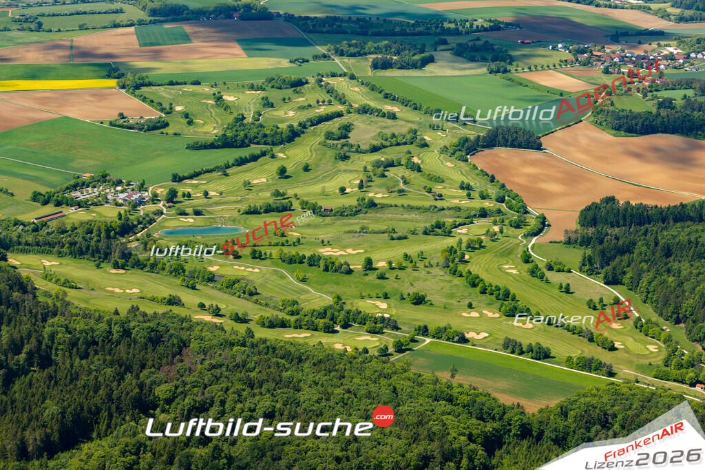 Schrägluftbild  Golfclub Habsberg  Velburg - Das Luftbild wurde 2025 vom UL-Flugzeug heraus erstellt ( keine Drohne ) - Hochauflösende Luftaufnahme -Nicht vergleichbar mit Google Maps oder Satelittenbilder- Die Geschenkidee !Mit Lizenz und Bildrechte bestellbar